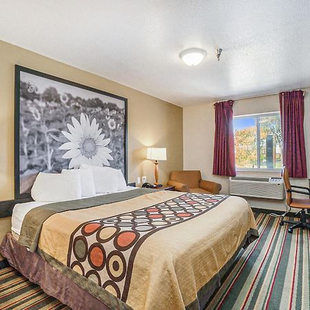 Hotel Super 8 By Wyndham Mt. Pleasant à Mount Pleasant Extérieur photo