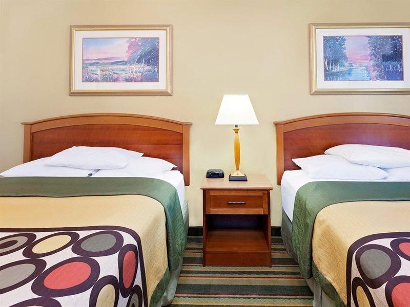Hotel Super 8 By Wyndham Mt. Pleasant à Mount Pleasant Extérieur photo