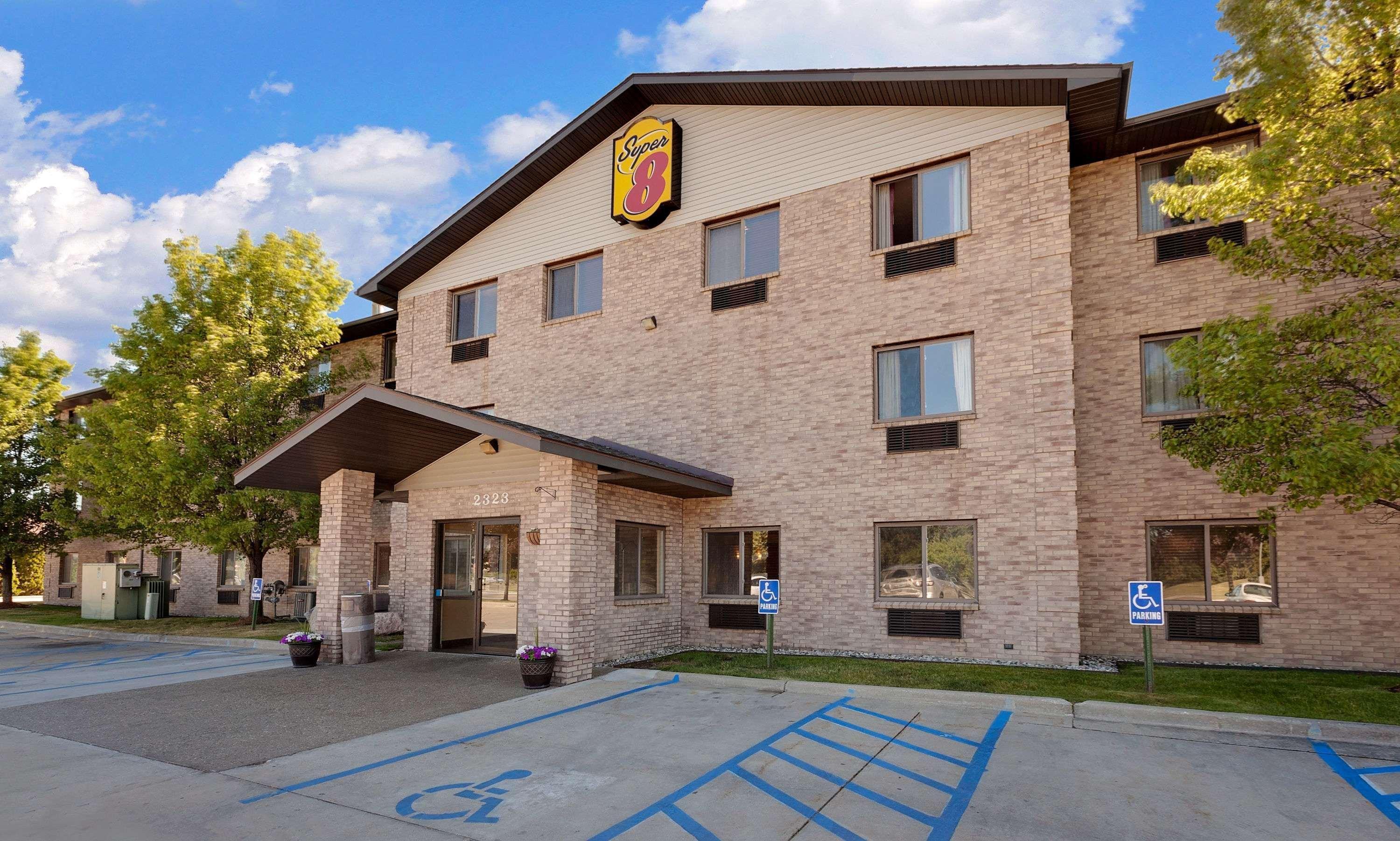 Hotel Super 8 By Wyndham Mt. Pleasant à Mount Pleasant Extérieur photo