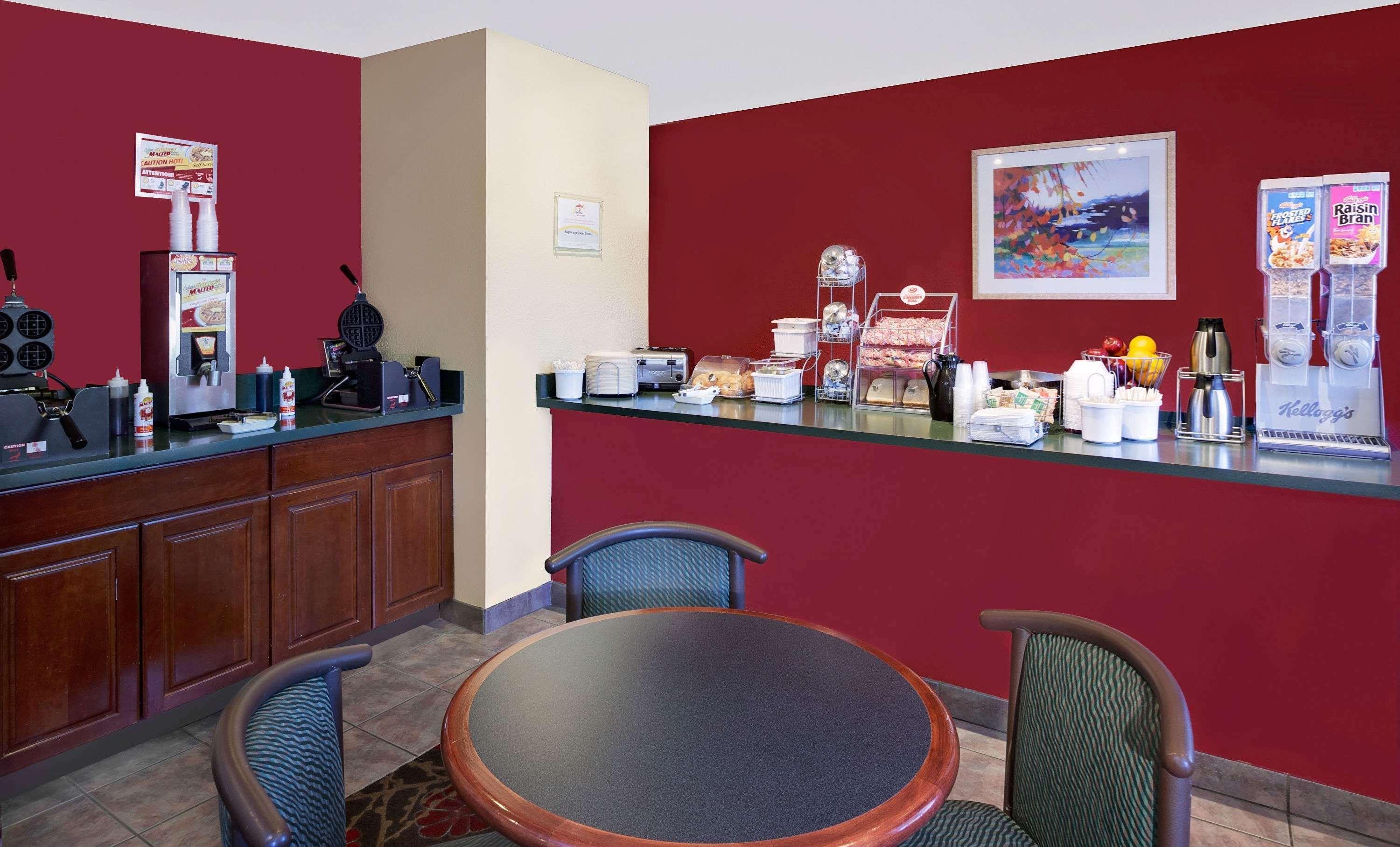 Hotel Super 8 By Wyndham Mt. Pleasant à Mount Pleasant Extérieur photo