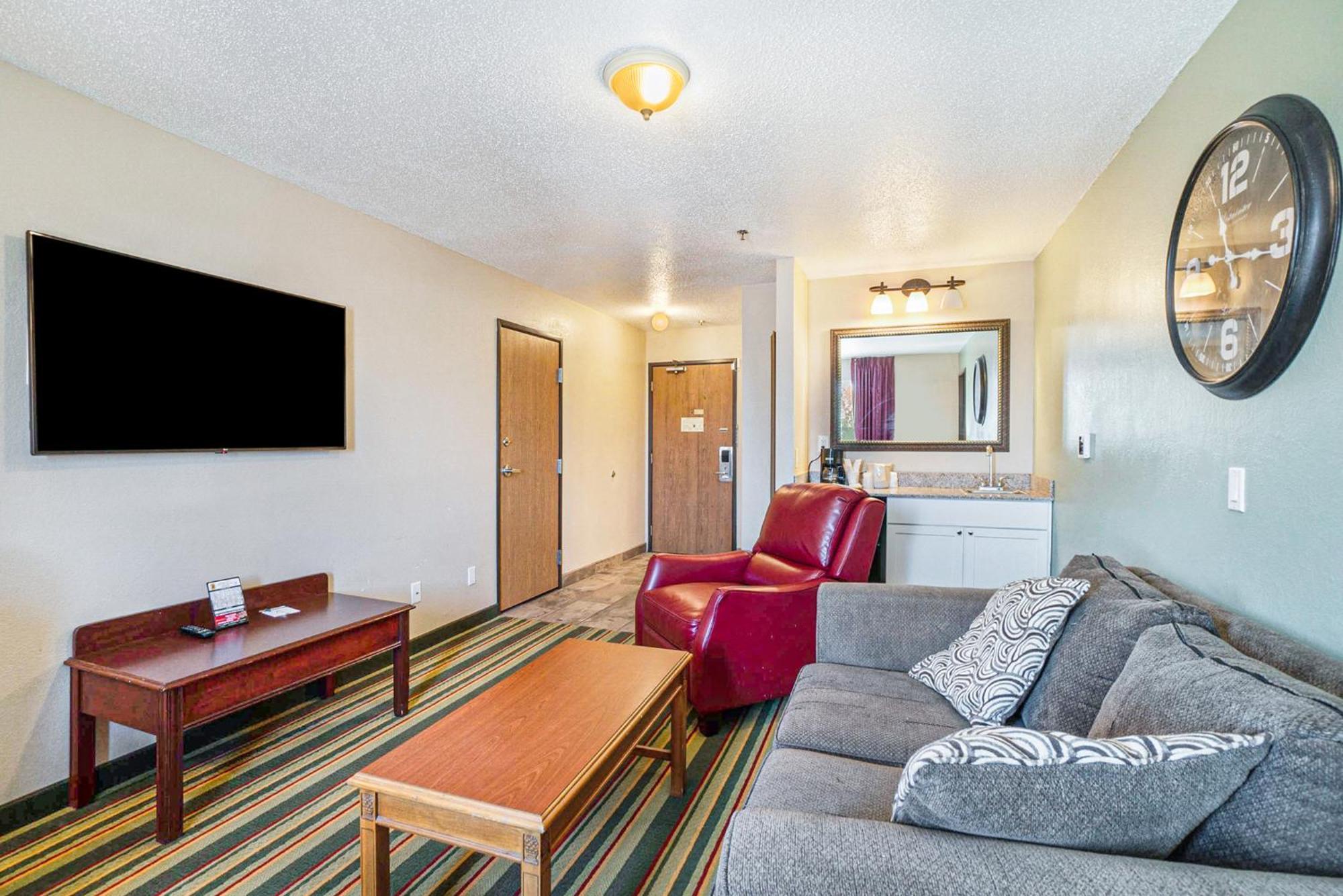 Hotel Super 8 By Wyndham Mt. Pleasant à Mount Pleasant Extérieur photo